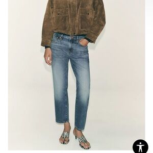 Zara Low-waisted Light Blue Denim Jeans